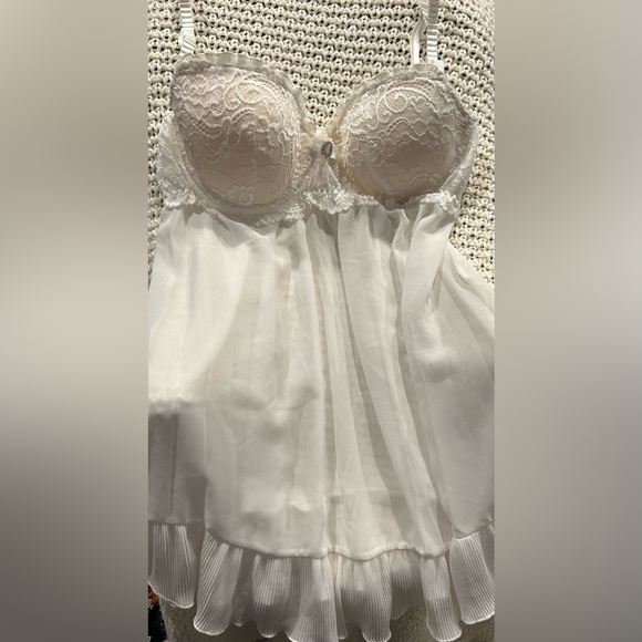 Other - 5/25 Valentines Day Sale !!White lace and mesh nightgown/chemise